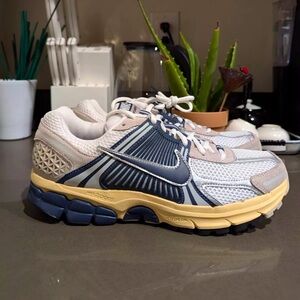 Nike Zoom Vomero 5 Since 72' Thunder Blue Cream Sneaker Men Size 9 HF4259-100